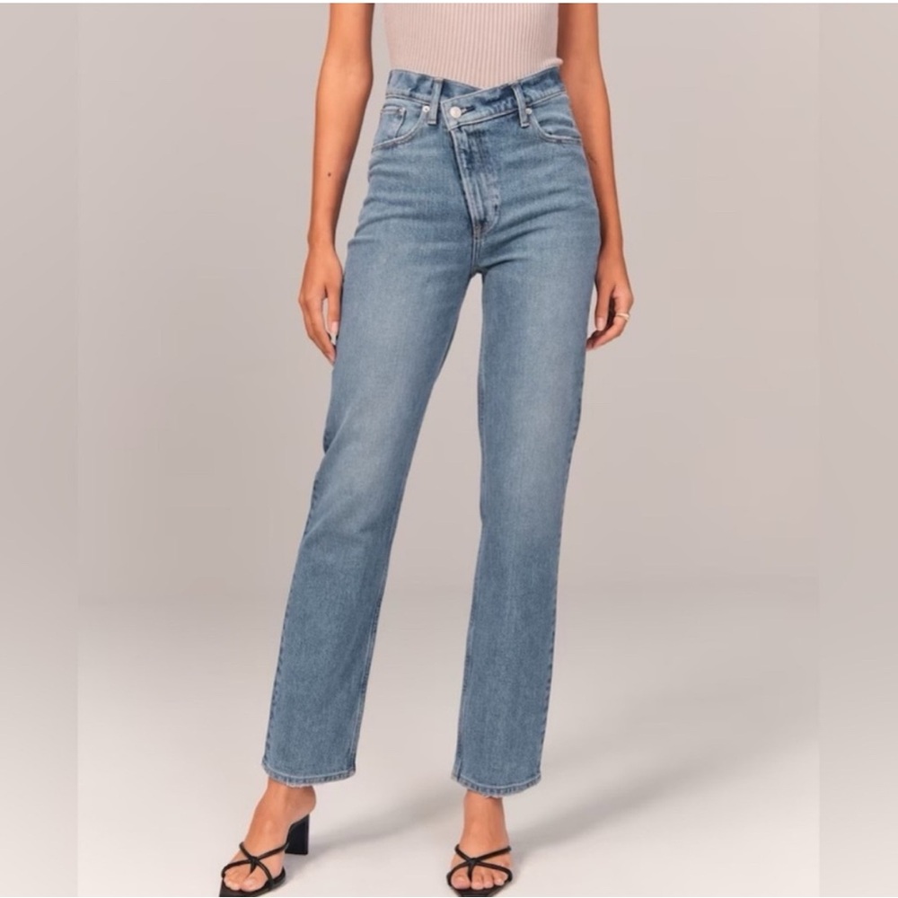 Curve Love Ultra High Rise 90s Straight Jean Criss-Cross Waistband size 31/12S